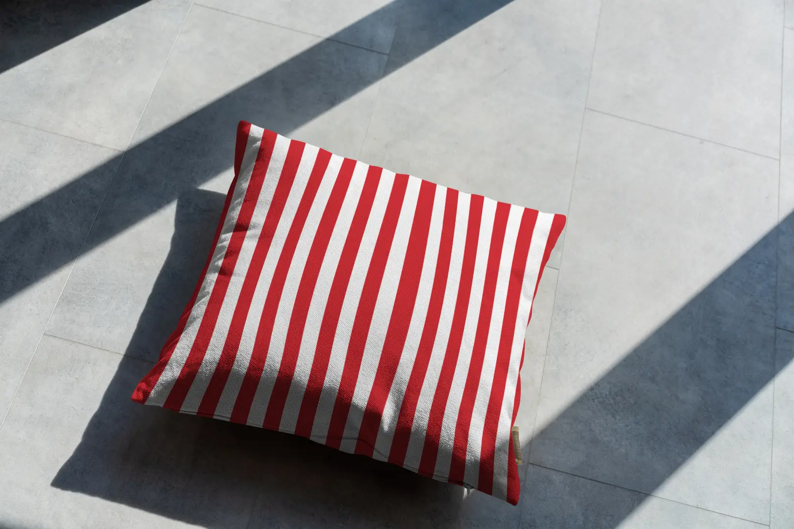 Poduszka - czerwone paski - 2 cm - obrazek 3