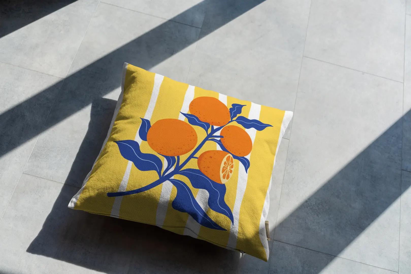Poduszka - Pomarańcze i ż&oacute;łte pasy - obrazek 3