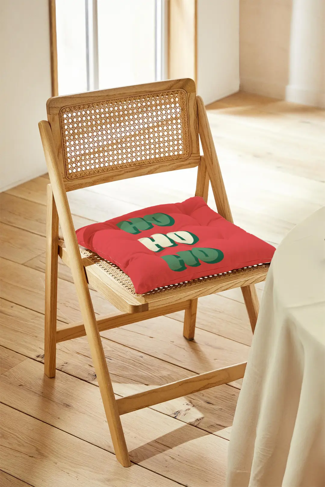 Poduszka świąteczna na krzesło HO HO HO czerwone tło 40x40 cm