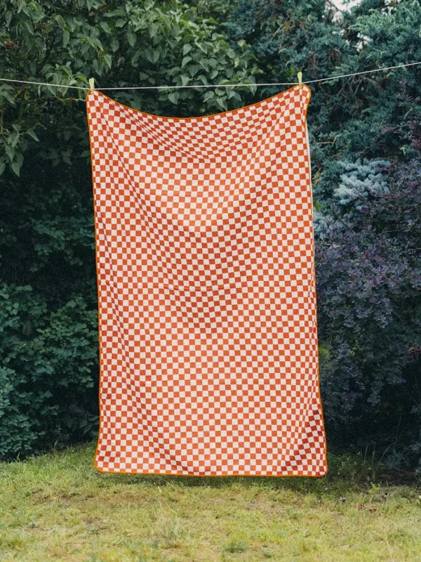6. Obrus - Czerwona kratka - lam&oacute;wka_produkt (3)